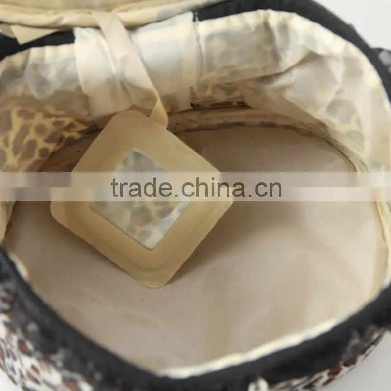 Portable lace border flower series makeup bag, large contents