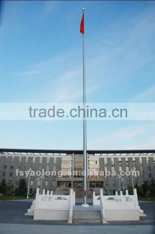 Manual internal halyard tapered flag pole
