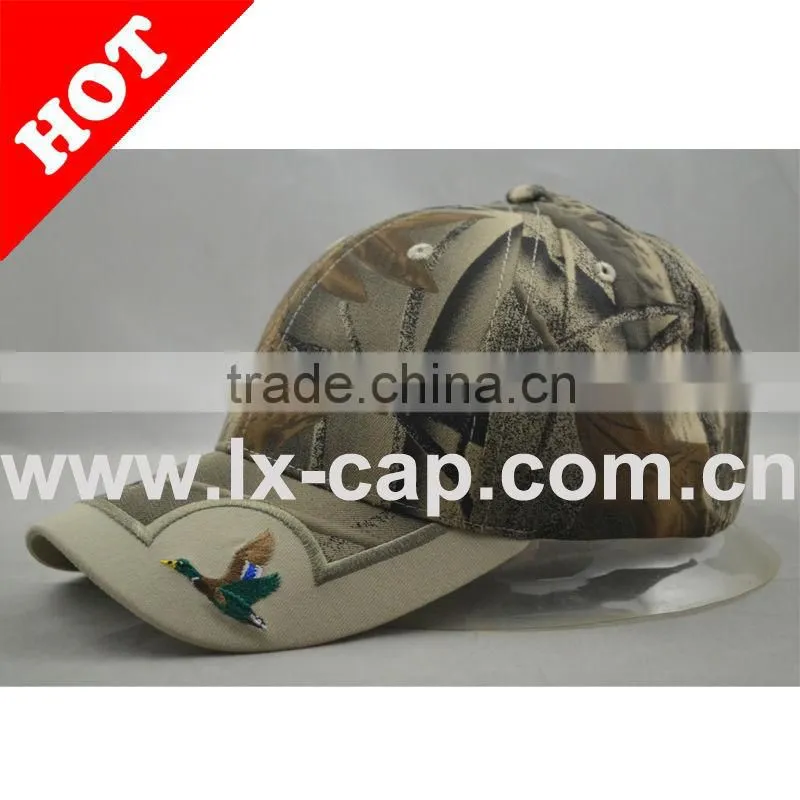 Fashion baseball cap with embroidery