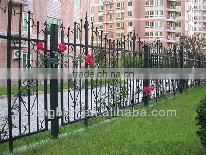 2013 Top-selling modern wrought iron garden fencing