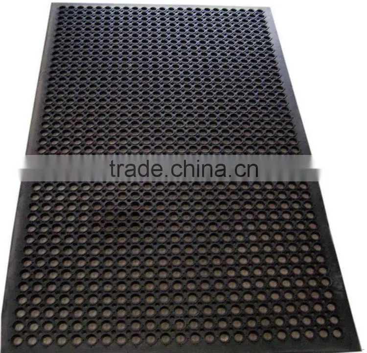 Manufacturer colorful rubber flooring mat with holes
