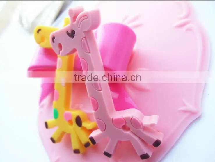 2016 Hot Selling Mini Giraffe Shape Silicone Rubber Headphone Cable Tidy Winder