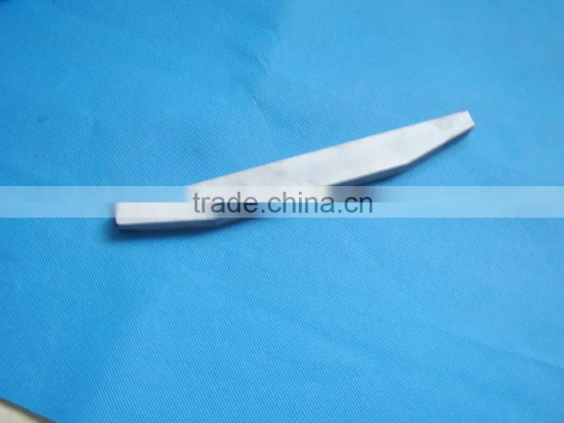 Rotor tip for VSI crushers