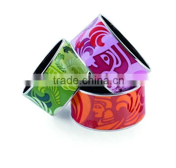 Fashion wave shape bangle