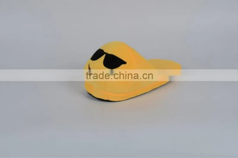 High quality indoor emoji slippers/plush emoji shoes/ Soft slippers plush
