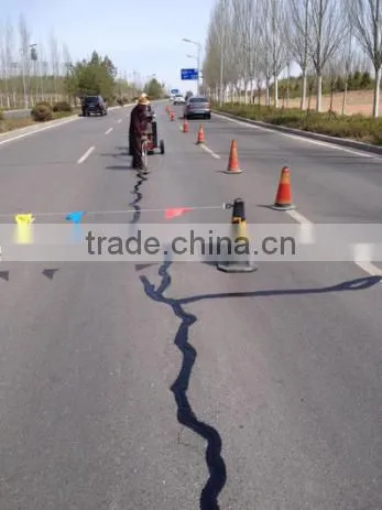 Mounted road crack sealing machine construction