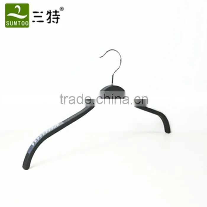 hot saling rubber black set wooden hangers of forever 21