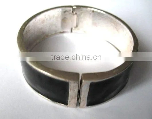Fashion crystal bangle