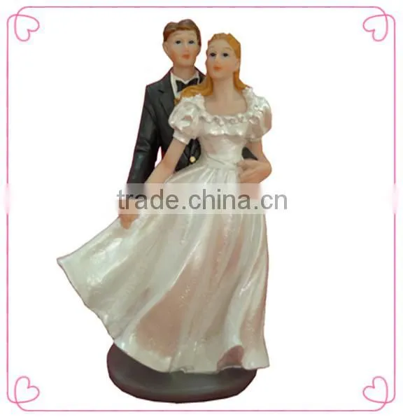resin couple figurine for wedding gifts