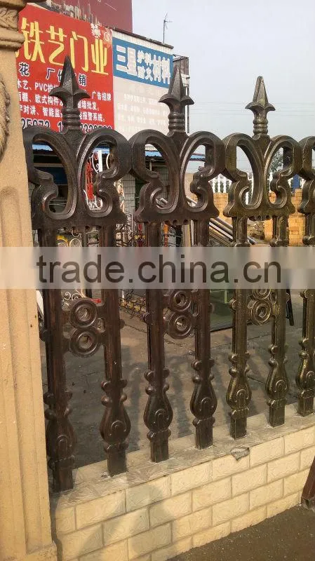 2012 Top-selling modern handmade iron fence for garden