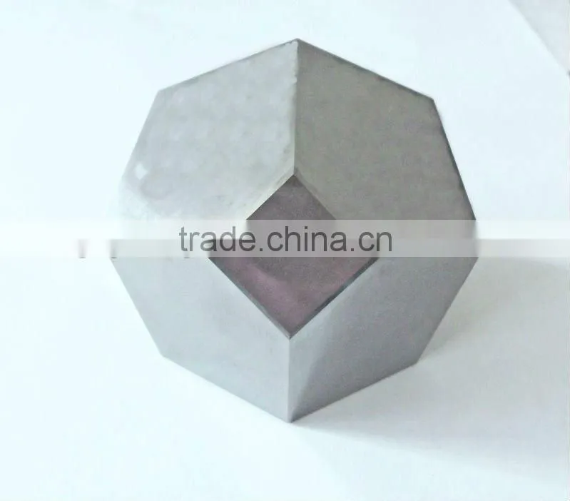 Cemented carbide anvil with mirror surface for cultured diamonds