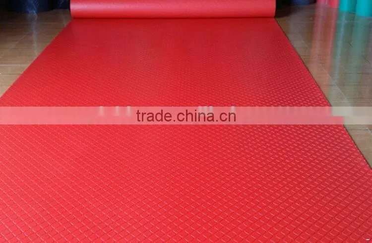Fashionable interlocking durable footprint door mat