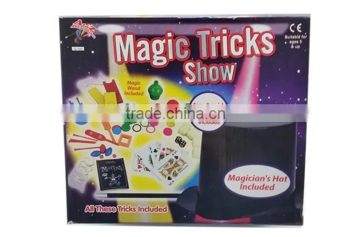 2017 popular kid playing magical toy card game