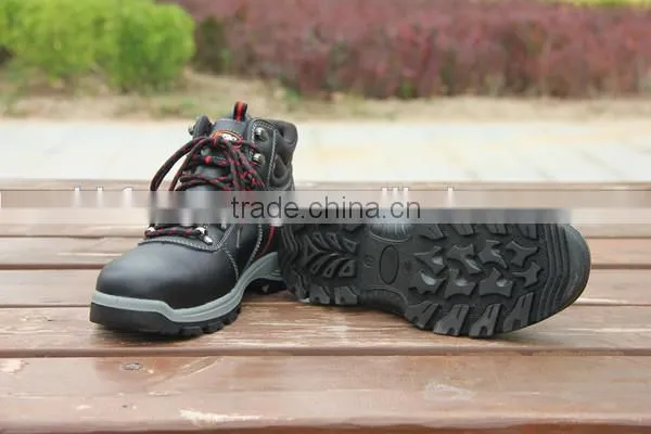 wide steel toe cap feature and unisex gender safety shoes
