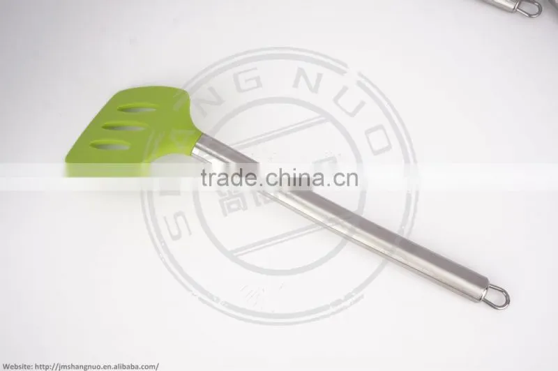 Heat resisting cooking truner
