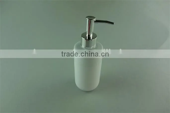 cheap white ceramic bathroom set/sampoo jar and cup set wholesale for hotel used