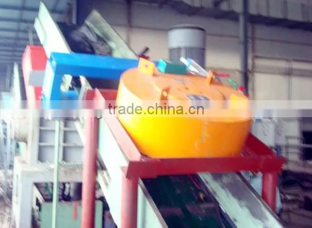 Suspended dry belt electromagnetic iron separator