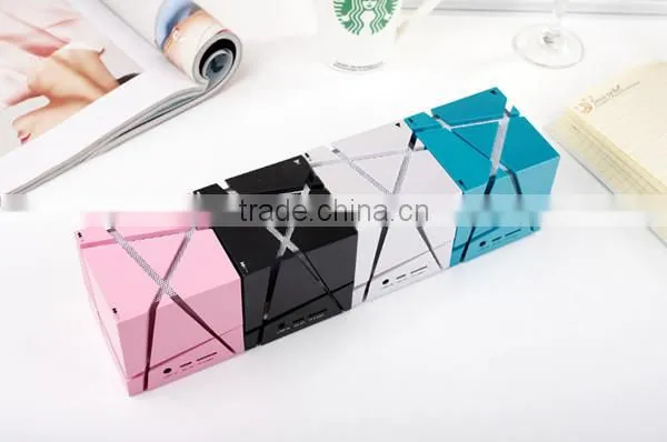 2015 Promotional Manufacturer Cube Bluetooth Speakers with LED Lights