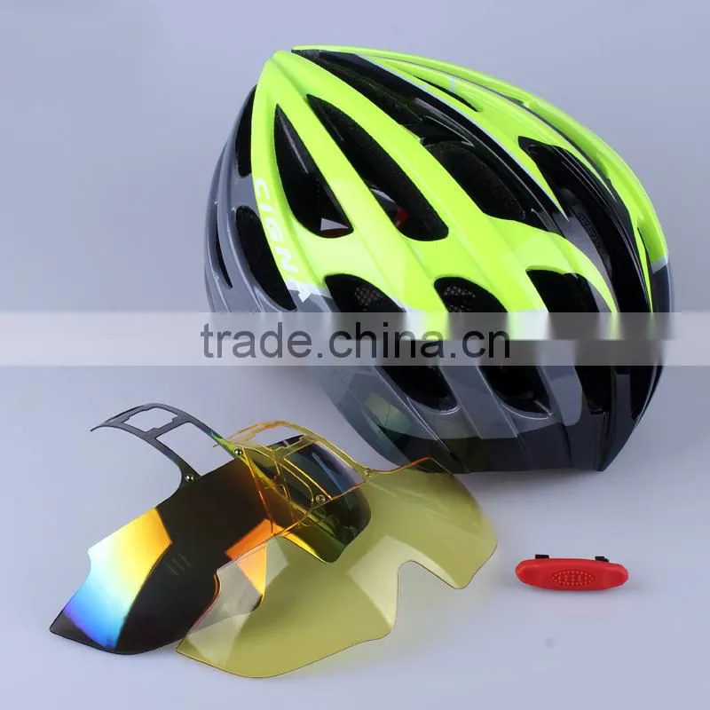 Helmet with vizer
