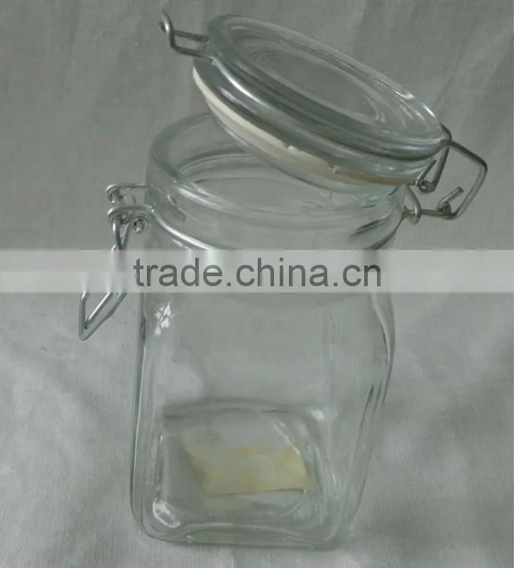 Glass hurricane lamp with handle