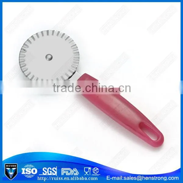 New Design Wood Handle Double Wheel Pizza Cutter