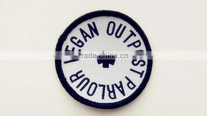 custom round shape fabric badges from china