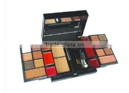 18eyeshadow,6lipgloss and 4blusher