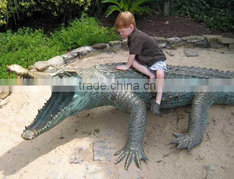 Customed modern garden sculpture bronze outdoor alligator statue