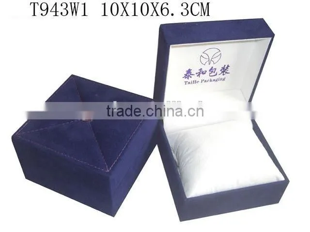 T943W1 New Design Plastic Velvet Watch Box With a Pillow