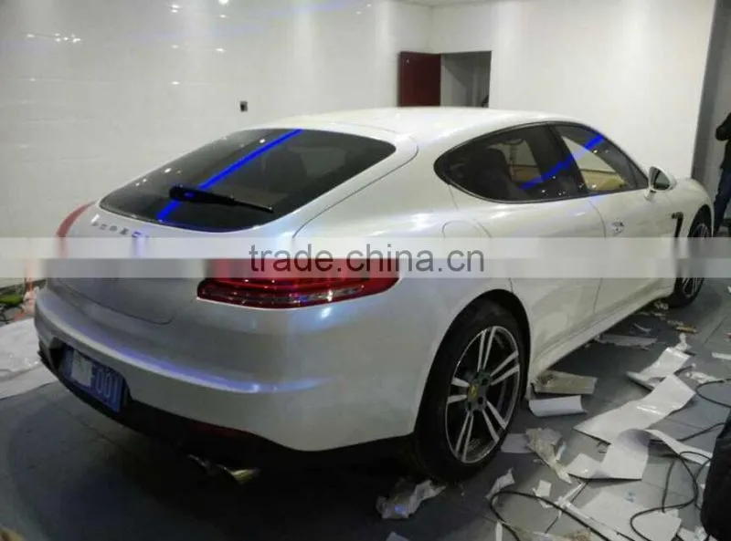 Wholesale 1.52*20m chameleon white pearl vinyl film,chameleon white to blue car sticker with air free bubbles