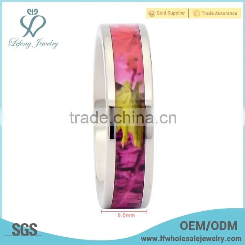 Bright-coloured titanium camouflage wedding rings