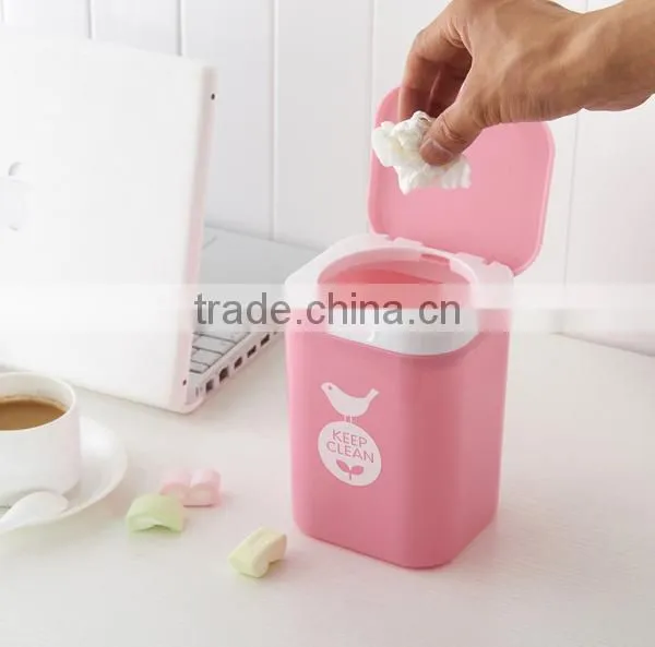 Little plastic dumpster with lid