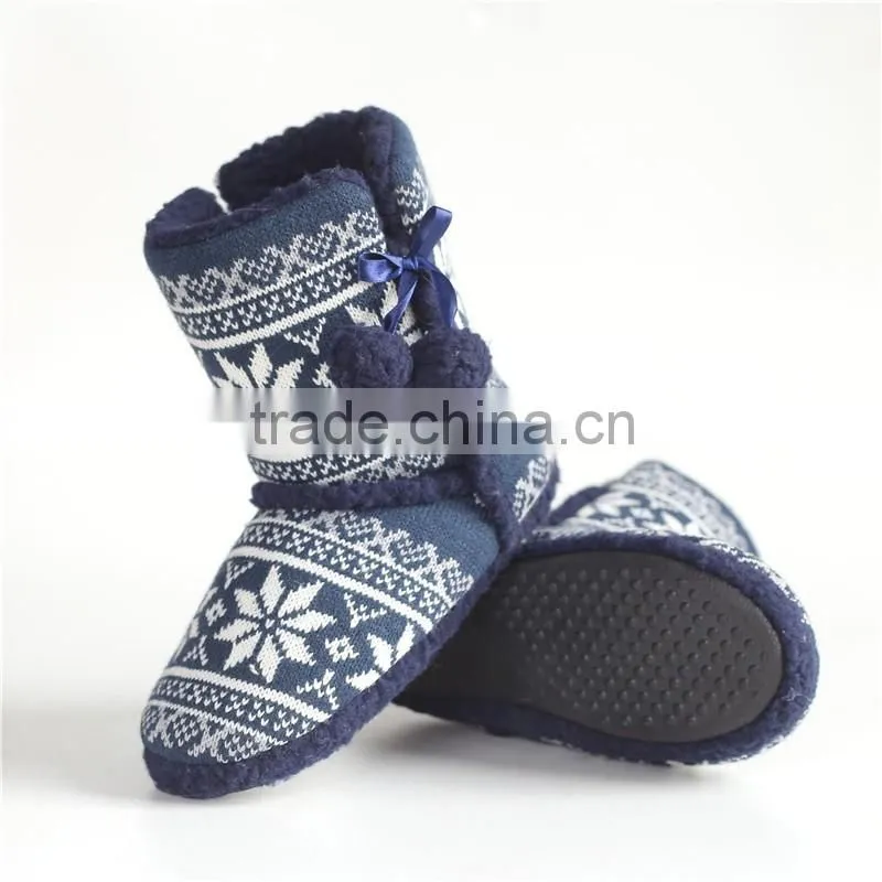 Ladies indoor boot with pompom
