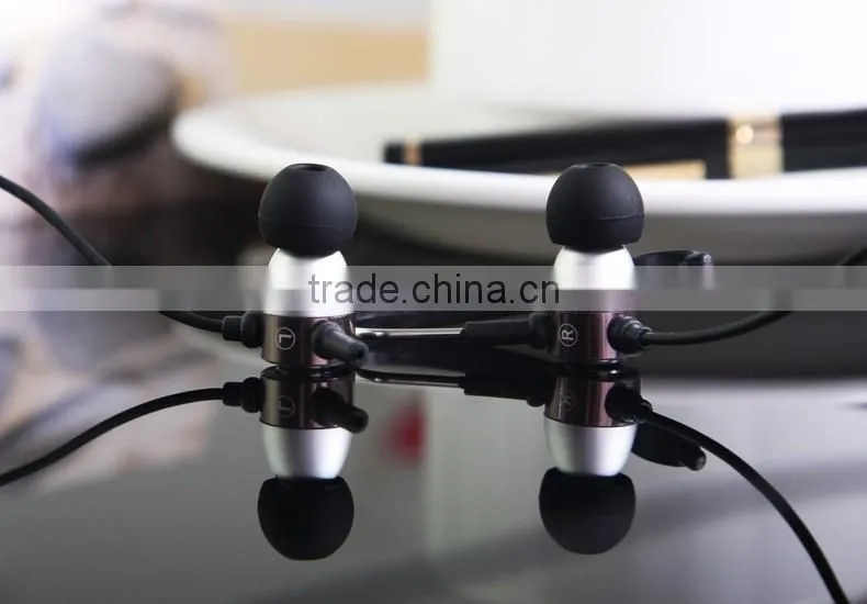Wholesale High Quality Sport Earphone Metal Earphone for Samsung Earphone for Iphone