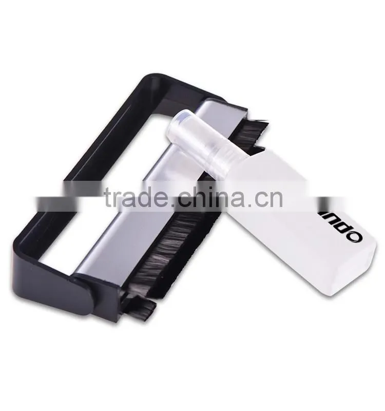 Carbon fiber velvet cleaning brush for vinyl records