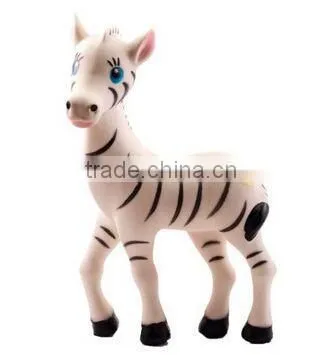 Custom 100% food grade silicone rubber white cat bath toy with squeaker