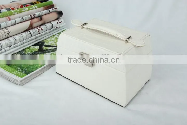 white simple jewelry box with PU
