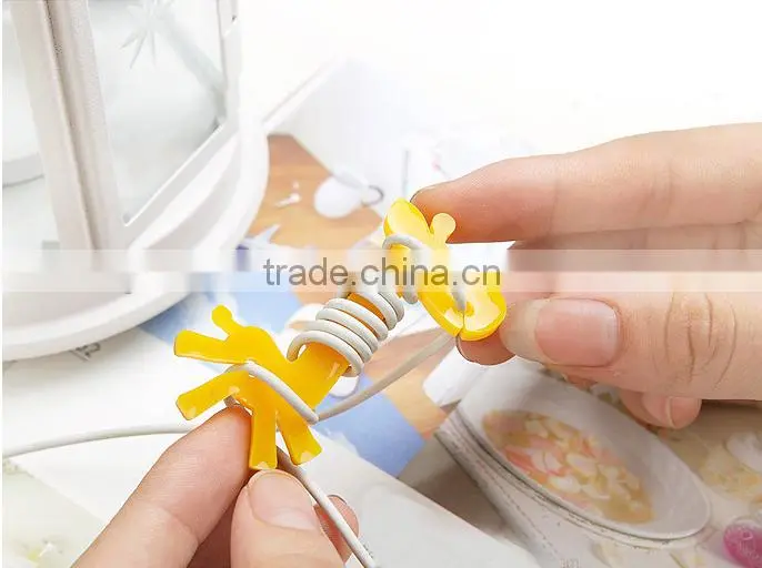 2016 Hot Selling Mini Giraffe Shape Silicone Rubber Headphone Cable Tidy Winder