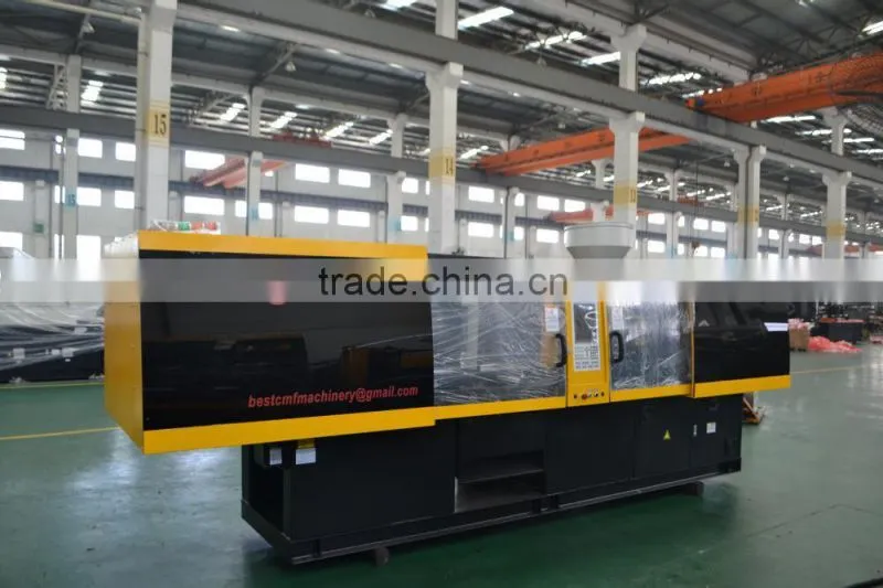 Automatic vertical injection molding machine