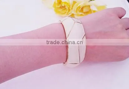 Customized Original Heart Bracelet Wholesale With Metal