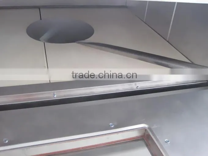 Stainless steel round shaped pizza peel in baking equipment