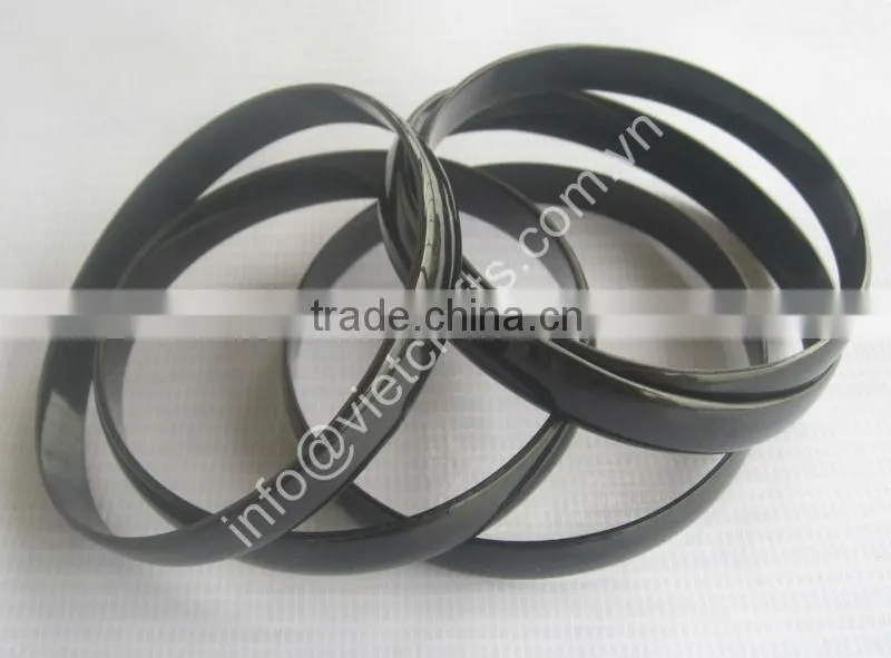 Buffalo horn bangle, plain black color.