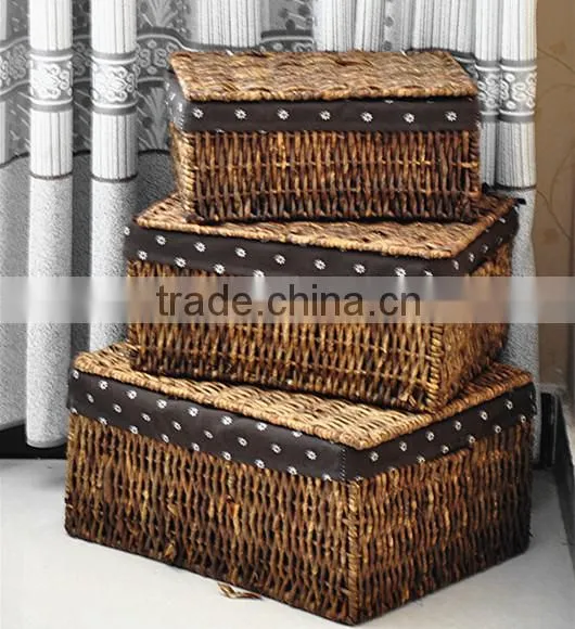 Eco-friendly home used hotel used sundries storage hand woven baskets of corn husk with cover