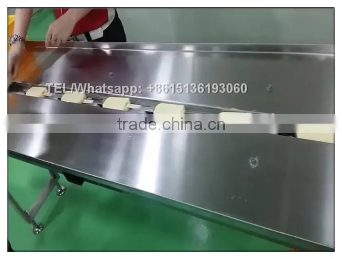 Egg Lrregular shape food sweet candy packing machine with date printing function