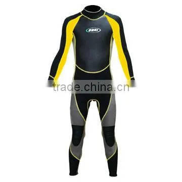 long sleeves neoprene diving suits women wearing neoprene suits