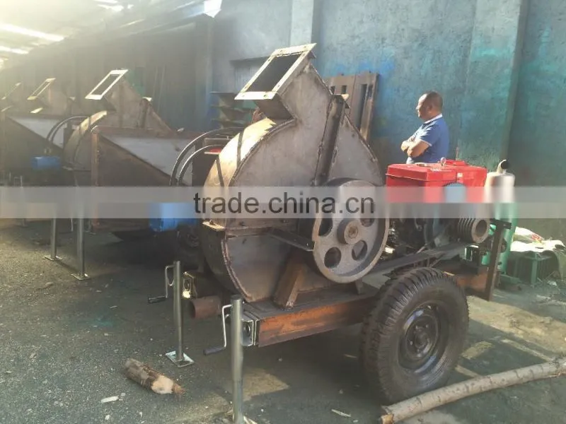 Mobile diesel engine wood chips grinding machine for sale