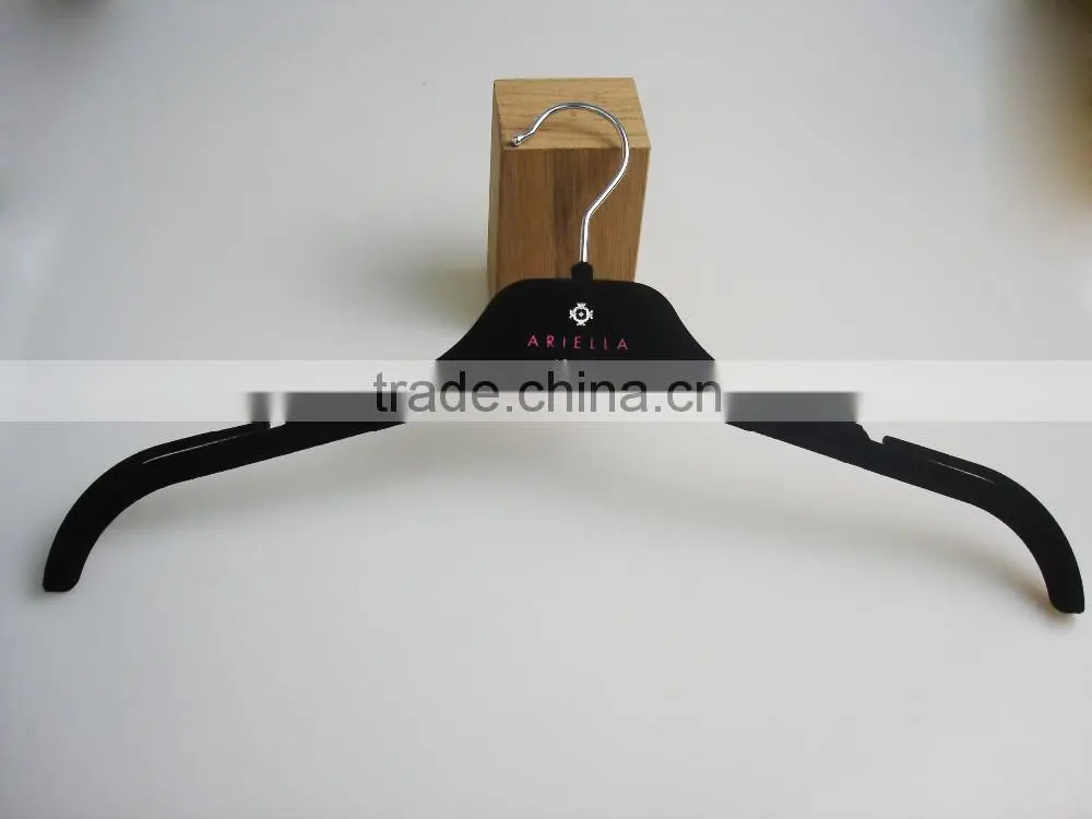 HA6992 cheap hot garment hanger velvet plastic notched evening dress hanger