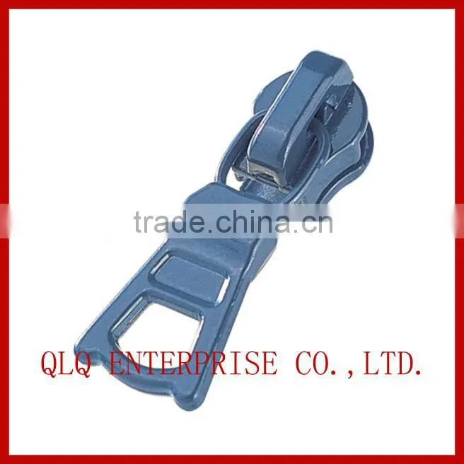 Auto lock zipper and slider