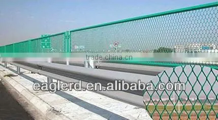Roadway safety fence