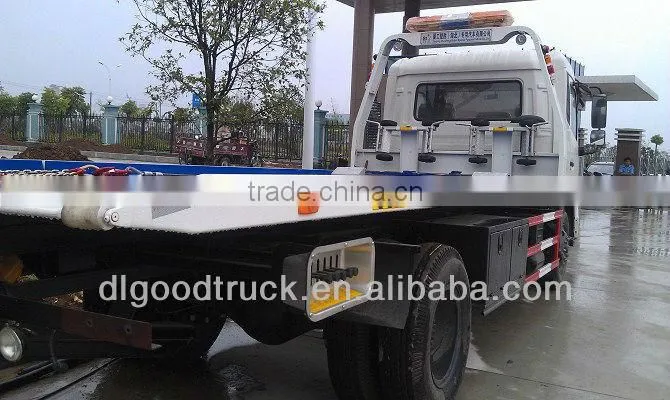 Dongfeng 4x2 road obstacles wrecker truck